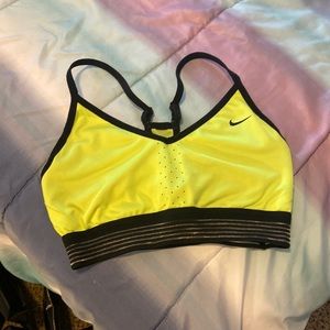 neon Nike sports bra 😍